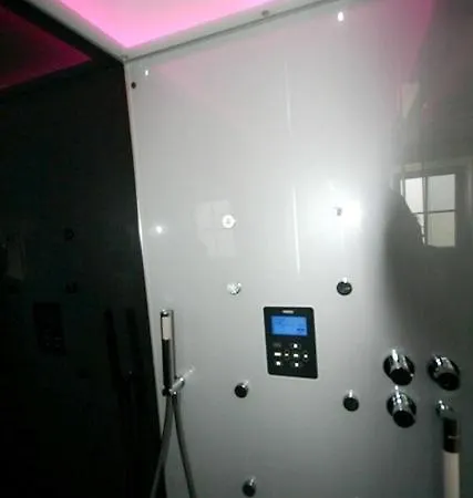 路特斯餐厅酒店 3*