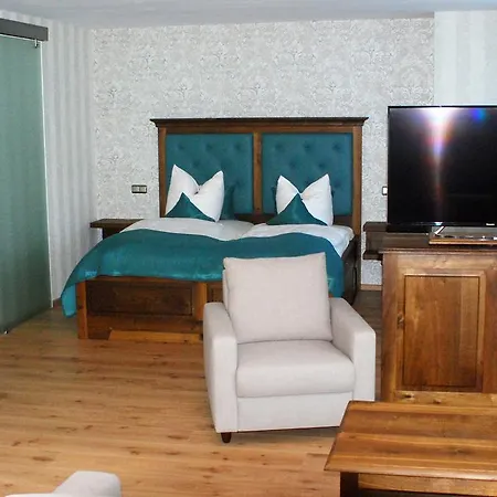 路特斯餐厅酒店 3*